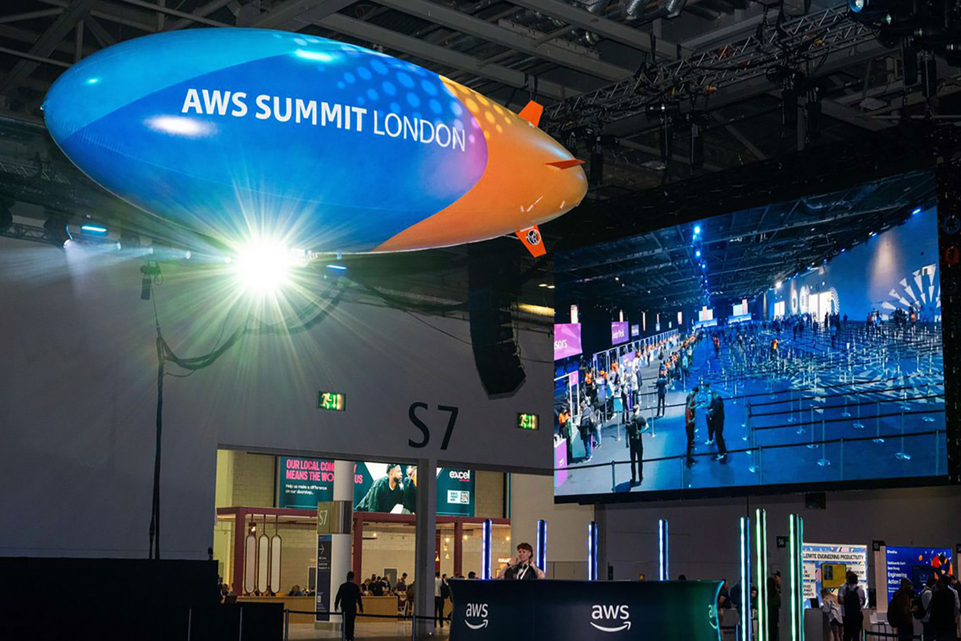 4.5-m-indoor-RC-Blimp-at-AWS-summit